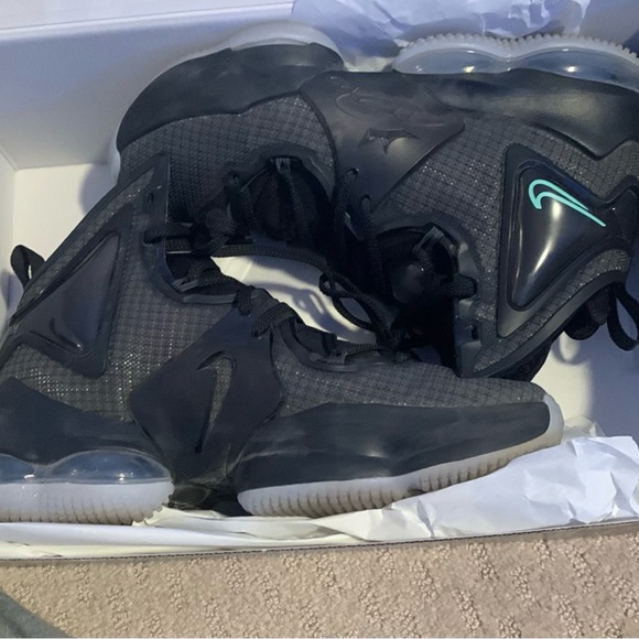 Lebron James xix almost new basketball shoes - Picture 8 of 13
